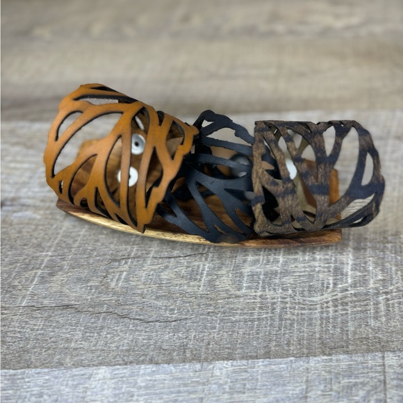 Sign up for closet updates by liking this listing! - Picture 11 of 15